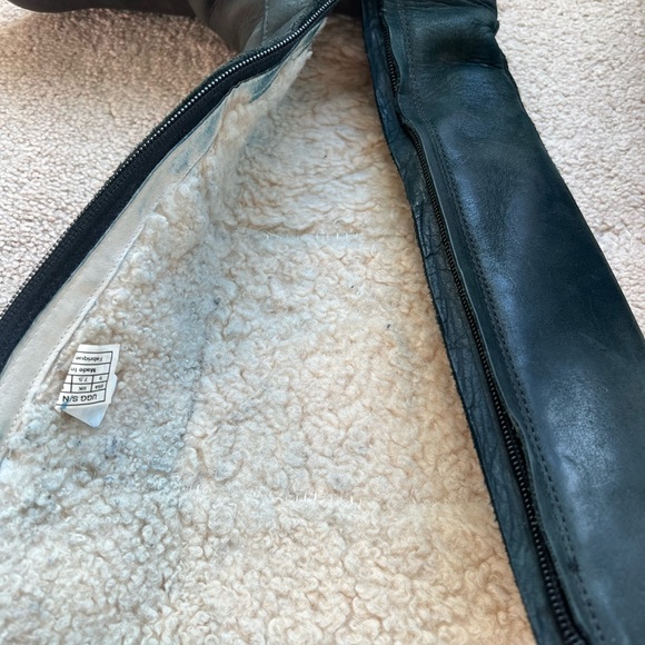 Tall Ugg boots - Picture 3 of 8